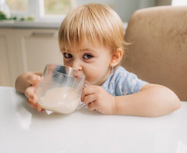 Hochkalorische Trinknahrung für Kinder. 