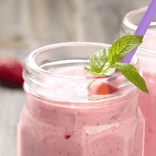 Beeren-Fruchtshake mit lovital Trinknahrung