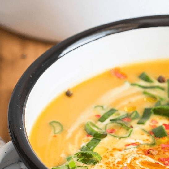 Fruchtig feurige Currysuppe mit lovital Trinknahrung