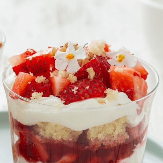 Erdbeer-Tiramisu mit Fresubin Trinknahrung