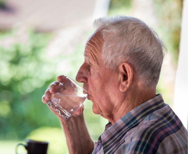 Trinken an heißen Sommertagen Trinken an heißen Sommertagen