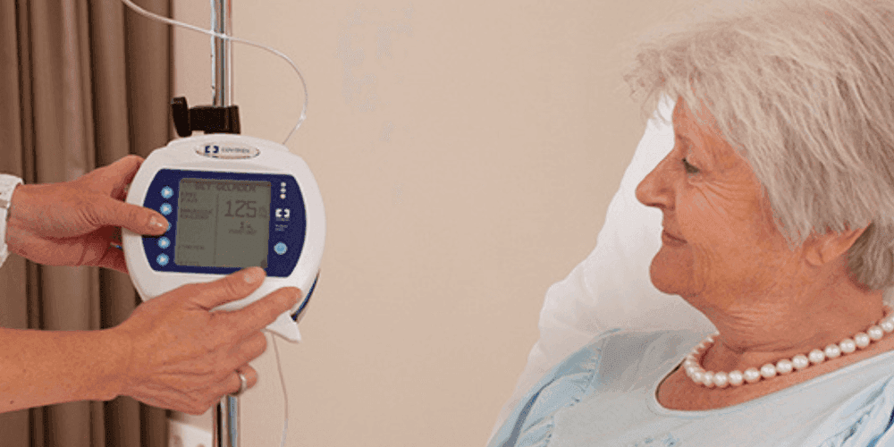 Verabreichung von Sondennahrung: Bolus, Schwerkraft oder Pumpenapplikation Verabreichung von Sondennahrung: Bolus, Schwerkraft oder Pumpenapplikation